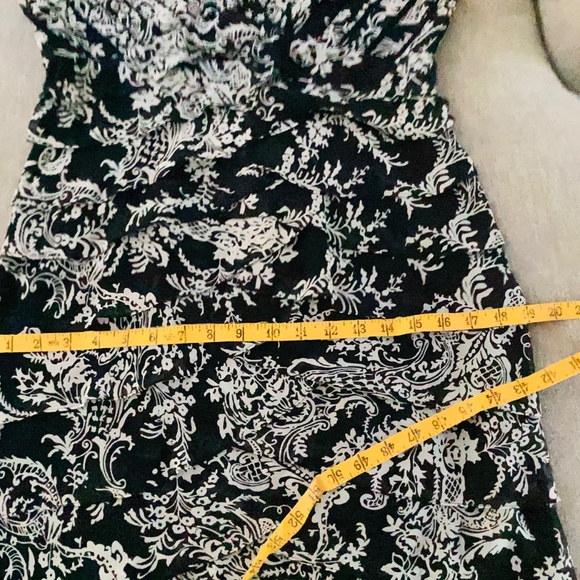 ADRIANNA PAPELL BLACK WHITE FLORAL DESIGN DRESS Size 10 - Picture 11 of 16